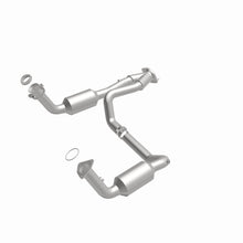 Load image into Gallery viewer, MagnaFlow Exhaust Products 4451419 California CARB Direct-Fit Catalytic Converter for Select Chevrolet Express 1500, Chevrolet Silverado 1500, Chevrolet Silverado 2500, Chevrolet Suburban 1500, Chevrolet Tahoe, GMC Sierra 1500, GMC Sierra 2500, GMC