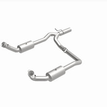 Load image into Gallery viewer, MagnaFlow Exhaust Products 4551599 California CARB Direct-Fit Catalytic Converter for Select Ford E-350 Super Duty
