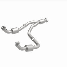 Load image into Gallery viewer, MagnaFlow Exhaust Products 280505 OEM Grade Direct-Fit Catalytic Converter for Select Chevrolet Express 3500, Chevrolet Express 4500, GMC Savana 3500, GMC Savana