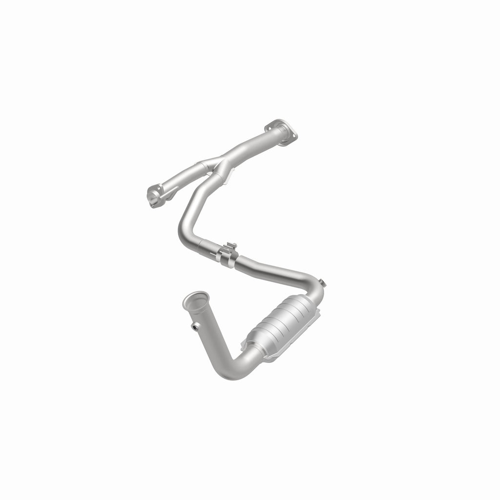 MagnaFlow Exhaust Products 49582 OEM Grade Direct-Fit Catalytic Converter for Select Jeep Liberty