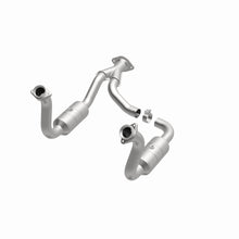 Load image into Gallery viewer, MagnaFlow Exhaust Products 5551760 California CARB Direct-Fit Catalytic Converter for Select Ford F-250 Super Duty, Ford F-350 Super Duty