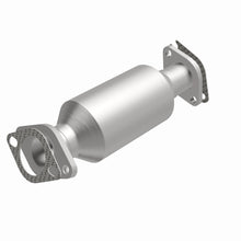 Load image into Gallery viewer, MagnaFlow Exhaust Products 5592863 California CARB Direct-Fit Catalytic Converter for Select Hyundai Santa Fe, Kia Sorento