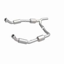 Load image into Gallery viewer, MagnaFlow Exhaust Products 5582640 California CARB Direct-Fit Catalytic Converter for Select Ford E-150, Ford E-250