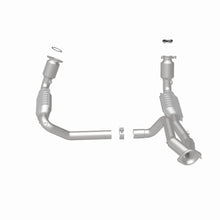 Load image into Gallery viewer, MagnaFlow Exhaust Products 458062 California CARB Direct-Fit Catalytic Converter for Select Cadillac Escalade, Chevrolet Avalanche 1500, Chevrolet Silverado 1500, Chevrolet Suburban 1500, Chevrolet Tahoe, GMC Sierra 1500, GMC Yukon, GMC Yukon XL