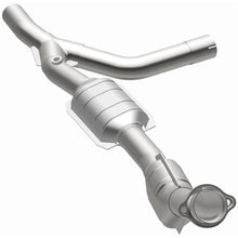 Load image into Gallery viewer, MagnaFlow Exhaust Products 447180 California CARB Direct-Fit Catalytic Converter for Select Ford E-150 Econoline, Ford E-150 Econoline Club Wagon, Ford E-250 Econoline