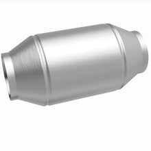 Load image into Gallery viewer, MagnaFlow Exhaust Products 333506 California CARB Universal Catalytic Converter for Select Dodge D100, Dodge D150, Isuzu Pickup, Isuzu Rodeo