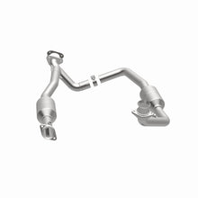 Load image into Gallery viewer, MagnaFlow Exhaust Products 4583378 California CARB Direct-Fit Catalytic Converter for Select Ford E-150, Ford E-150 Club Wagon, Ford E-250, Ford E-350 Club Wagon, Ford E-350 Super Duty