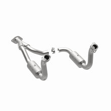 Load image into Gallery viewer, MagnaFlow Exhaust Products 5551760 California CARB Direct-Fit Catalytic Converter for Select Ford F-250 Super Duty, Ford F-350 Super Duty