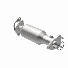 Load image into Gallery viewer, MagnaFlow Exhaust Products 5582668 California CARB Direct-Fit Catalytic Converter for Select Nissan Frontier, Nissan NV1500, Nissan NV2500, Nissan NV3500, Nissan Pathfinder, Nissan Xterra, Suzuki Equator
