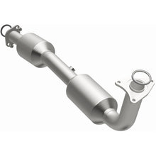 Load image into Gallery viewer, MagnaFlow Exhaust Products 5582626 California CARB Direct-Fit Catalytic Converter for Select Toyota Sequoia, Toyota Tundra
