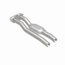 Load image into Gallery viewer, MagnaFlow Exhaust Products 4451471 California CARB Direct-Fit Catalytic Converter for Select Chevrolet C2500, Chevrolet C2500 Suburban, Chevrolet C3500, Chevrolet K2500, Chevrolet K2500 Suburban, Chevrolet K3500, GMC C2500, GMC C2500 Suburban, GMC C3500,