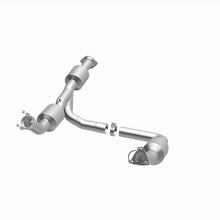 Load image into Gallery viewer, MagnaFlow Exhaust Products 280210 OEM Grade Direct-Fit Catalytic Converter for Select Chevrolet Express 2500, Chevrolet Express 3500, GMC Savana 2500, GMC Savana
