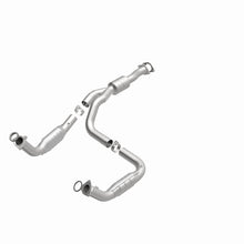 Load image into Gallery viewer, MagnaFlow Exhaust Products 52113 OEM Grade Direct-Fit Catalytic Converter for Select Chevrolet Express 2500, Chevrolet Express 3500, Chevrolet Express 4500, GMC Savana 2500, GMC Savana 3500, GMC Savana