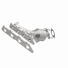 Load image into Gallery viewer, MagnaFlow Exhaust Products 51429 OEM Grade Manifold Catalytic Converter for Select Hyundai Accent, Hyundai Veloster, Kia Rio, Kia Soul