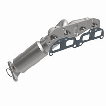 Load image into Gallery viewer, MagnaFlow Exhaust Products 5582596 California CARB Manifold Catalytic Converter for Select Nissan Frontier, Suzuki Equator