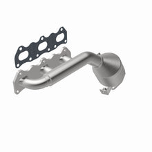 Load image into Gallery viewer, MagnaFlow Exhaust Products 49043 OEM Grade Manifold Catalytic Converter for Select Chevrolet Tracker, Suzuki Grand Vitara, Suzuki Vitara, Suzuki XL-7