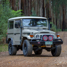 Load image into Gallery viewer, 6985-Toyota-Land-Cruiser-3.94.2L-Arb-Deluxe-Bar