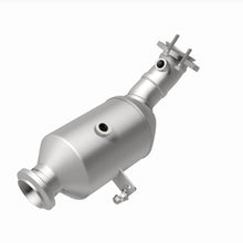 Load image into Gallery viewer, MagnaFlow Exhaust Products 21-681 OEM Grade Direct-Fit Catalytic Converter for Select Mercedes-Benz C400, Mercedes-Benz C43 AMG, Mercedes-Benz C450 AMG, Mercedes-Benz E43 AMG, Mercedes-Benz E450, Mercedes-Benz GLC43 AMG