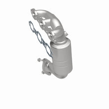 Load image into Gallery viewer, MagnaFlow Exhaust Products 51394 OEM Grade Manifold Catalytic Converter for Select Chrysler Pacifica, Chrysler Sebring, Chrysler Town &amp; Country, Dodge Avenger, Dodge Grand Caravan, Dodge Journey, Volkswagen Routan