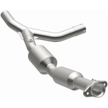 Load image into Gallery viewer, MagnaFlow Exhaust Products 5582310 California CARB Direct-Fit Catalytic Converter for Select Ford E-150, Ford E-250