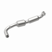 Load image into Gallery viewer, MagnaFlow Exhaust Products 5582311 California CARB Direct-Fit Catalytic Converter for Select Ford E-150, Ford E-250