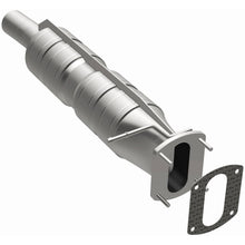 Load image into Gallery viewer, MagnaFlow Exhaust Products 51221 OEM Grade Direct-Fit Catalytic Converter for Select Ford F-250 Super Duty, Ford F-350 Super Duty, Ford F-450 Super Duty, Ford F-550 Super Duty