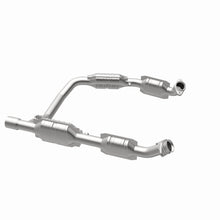 Load image into Gallery viewer, MagnaFlow Exhaust Products 49439 OEM Grade Direct-Fit Catalytic Converter for Select Ford E-150, Ford E-150 Club Wagon, Ford E-250, Ford E-350 Club Wagon, Ford E-350 Super Duty, Ford E-450 Super Duty