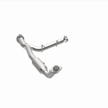 Load image into Gallery viewer, MagnaFlow Exhaust Products 4651411 California CARB Direct-Fit Catalytic Converter for Select Ford Expedition
