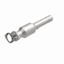 Load image into Gallery viewer, MagnaFlow Exhaust Products 21-989 OEM Grade Direct-Fit Catalytic Converter for Select Chevrolet Silverado 2500, Chevrolet Silverado HD, GMC Sierra 2500, GMC Sierra HD