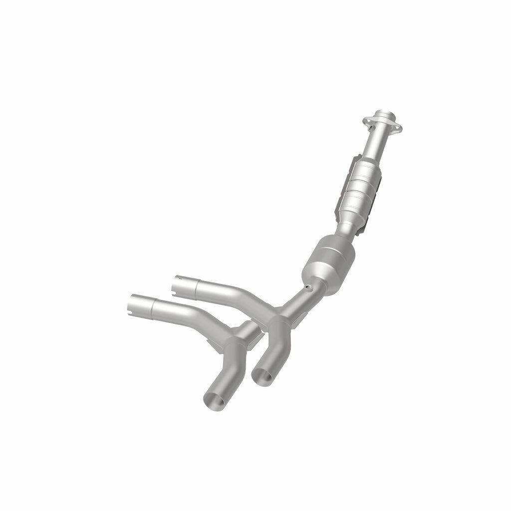 MagnaFlow Exhaust Products 51310 OEM Grade Direct-Fit Catalytic Converter for Select Ford E-150, Ford E-150 Club Wagon, Ford E-250