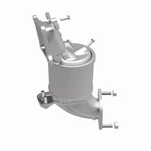 Load image into Gallery viewer, MagnaFlow Exhaust Products 290133 OEM Grade Manifold Catalytic Converter for Select Hyundai Santa Cruz, Hyundai Tucson, Kia Sorento, Kia Sportage