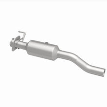 Load image into Gallery viewer, MagnaFlow Exhaust Products 280440 OEM Grade Direct-Fit Catalytic Converter for Select Ford F-350 Super Duty, Ford F-450 Super Duty, Ford F-550 Super Duty