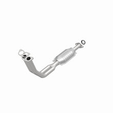 Load image into Gallery viewer, MagnaFlow Exhaust Products 3391618 California CARB Direct-Fit Catalytic Converter for Select Geo Tracker, Suzuki Sidekick