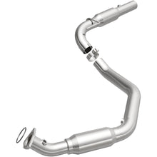 Load image into Gallery viewer, MagnaFlow Exhaust Products 5582524 California CARB Direct-Fit Catalytic Converter for Select Chevrolet Express 2500, Chevrolet Express 3500, GMC Savana 2500, GMC Savana