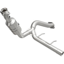 Load image into Gallery viewer, MagnaFlow Exhaust Products 52418 OEM Grade Direct-Fit Catalytic Converter for Select Ford Expedition, Ford F-150, Lincoln Navigator