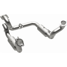 Load image into Gallery viewer, MagnaFlow Exhaust Products 280246 OEM Grade Direct-Fit Catalytic Converter for Select Ford F-250 Super Duty, Ford F-350 Super Duty