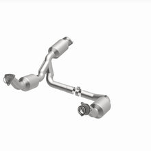 Load image into Gallery viewer, MagnaFlow Exhaust Products 280429 OEM Grade Direct-Fit Catalytic Converter for Select Chevrolet Express 2500, Chevrolet Express 3500, Chevrolet Express 4500, GMC Savana 2500, GMC Savana 3500, GMC Savana
