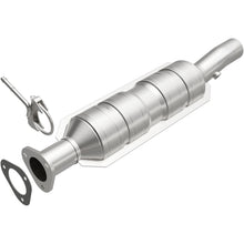 Load image into Gallery viewer, MagnaFlow Exhaust Products 52228 OEM Grade Direct-Fit Catalytic Converter for Select Ford E-350 Super Duty, Ford E-450 Super Duty, Ford F-250, Ford F-250 Super Duty, Ford F-350 Super Duty, Ford F-450 Super Duty, Ford F-550 Super Duty