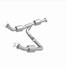 Load image into Gallery viewer, MagnaFlow Exhaust Products 280210 OEM Grade Direct-Fit Catalytic Converter for Select Chevrolet Express 2500, Chevrolet Express 3500, GMC Savana 2500, GMC Savana