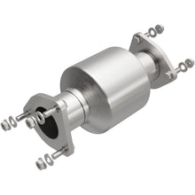 Load image into Gallery viewer, MagnaFlow Exhaust Products 5592184 California CARB Direct-Fit Catalytic Converter for Select Honda Odyssey, Honda Pilot, Honda Ridgeline