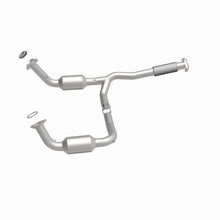 Load image into Gallery viewer, MagnaFlow Exhaust Products 4451172 California CARB Direct-Fit Catalytic Converter for Select Buick Rainier, Chevrolet Trailblazer EXT, GMC Envoy XL, Isuzu Ascender