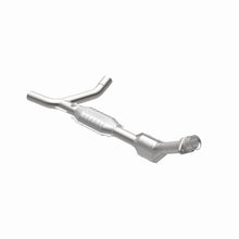 Load image into Gallery viewer, MagnaFlow Exhaust Products 49426 OEM Grade Direct-Fit Catalytic Converter for Select Ford E-150, Ford E-150 Club Wagon, Ford E-150 Econoline, Ford E-150 Econoline Club Wagon, Ford E-250, Ford E-250 Econoline