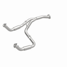 Load image into Gallery viewer, MagnaFlow Exhaust Products 4551252 California CARB Direct-Fit Catalytic Converter for Select Chevrolet Silverado HD, Chevrolet Silverado HD, GMC Sierra HD, GMC Sierra HD