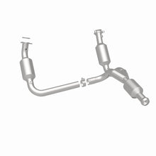 Load image into Gallery viewer, MagnaFlow Exhaust Products 5582578 California CARB Direct-Fit Catalytic Converter for Select Chevrolet Avalanche, Chevrolet Silverado 1500, Chevrolet Suburban 1500, Chevrolet Tahoe, GMC Sierra 1500, GMC Yukon, GMC Yukon XL