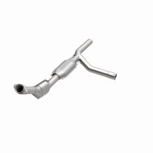 Load image into Gallery viewer, MagnaFlow Exhaust Products 447110 California CARB Direct-Fit Catalytic Converter for Select Ford E-150 Econoline, Ford E-150 Econoline Club Wagon
