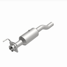 Load image into Gallery viewer, MagnaFlow Exhaust Products 280440 OEM Grade Direct-Fit Catalytic Converter for Select Ford F-350 Super Duty, Ford F-450 Super Duty, Ford F-550 Super Duty