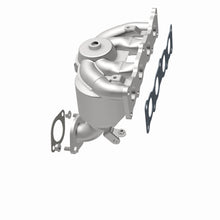 Load image into Gallery viewer, MagnaFlow Exhaust Products 22-086 OEM Grade Manifold Catalytic Converter for Select Hyundai Santa Fe Sport