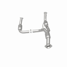 Load image into Gallery viewer, MagnaFlow Exhaust Products 5582812 California CARB Direct-Fit Catalytic Converter for Select Chevrolet Silverado HD, Chevrolet Silverado HD, GMC Sierra HD, GMC Sierra HD