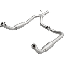 Load image into Gallery viewer, MagnaFlow Exhaust Products 5551153 California CARB Direct-Fit Catalytic Converter for Select Ford E-150, Ford E-250