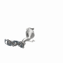 Load image into Gallery viewer, MagnaFlow Exhaust Products 5582834 California CARB Manifold Catalytic Converter for Select Toyota Sienna